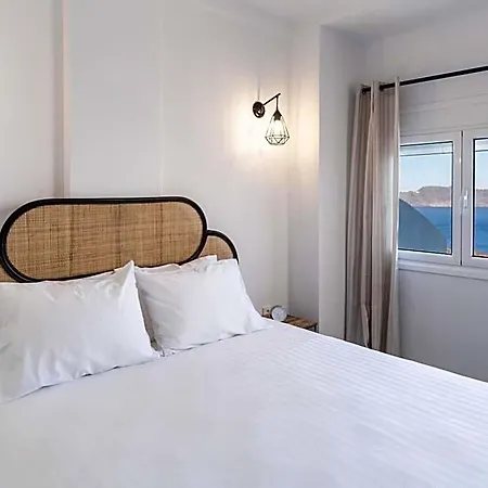 Evanthia View Thirassia Island Hotel